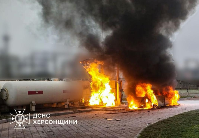 У Херсоні російський дрон влучив в АЗС